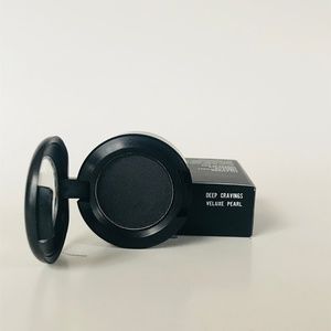 MAC eyeshadow in deep cravings